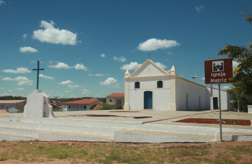 Paróquia Nossa Senhora Imaculada Conceição é ligada à Diocese de Crateús. Sara Maia,em 30/5/2013