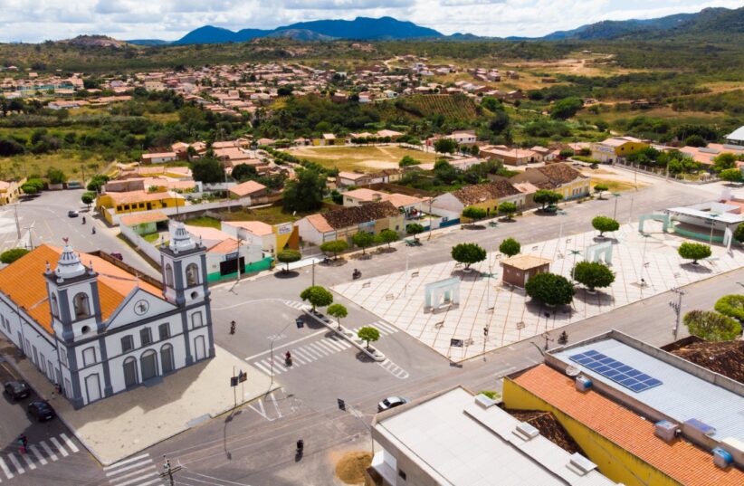 Praça da Matriz, no Centro de Tamboril, costuma ser palco de programações musicais.