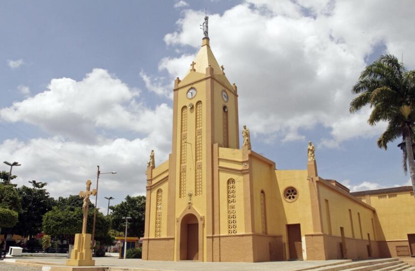 Paróquia São Sebastião, em Pedra Branca, é ligada à Diocese de Iguatu. Paróquia São Sebastião