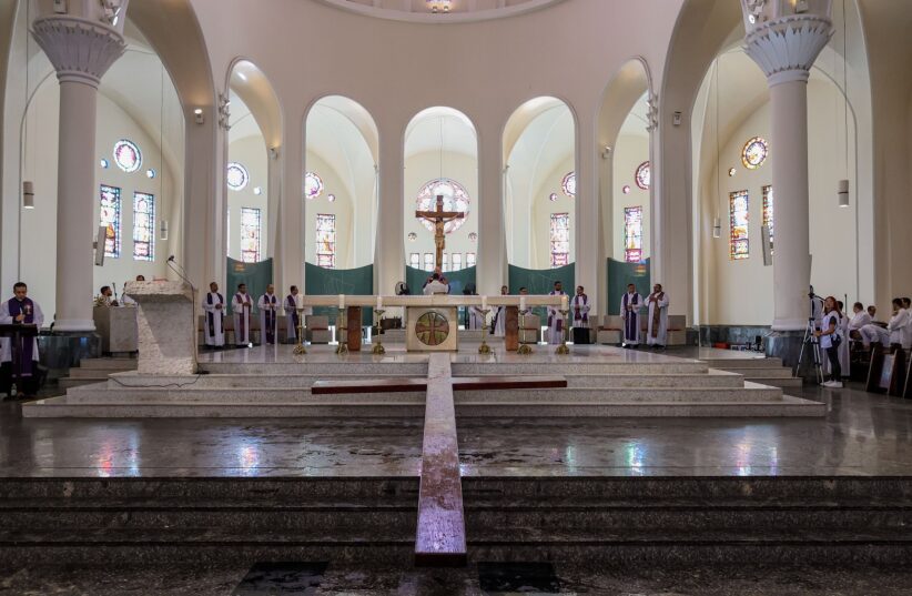 FORTALEZA-CE, BRASIL, 12.03.2023: Caminhada penitencial com saida da Igreja de Nossa Senhora da Saúde, no Mucuripe e chehada na Catedral Metropolitana de Fortaleza. (Foto: Aurélio Alves)
