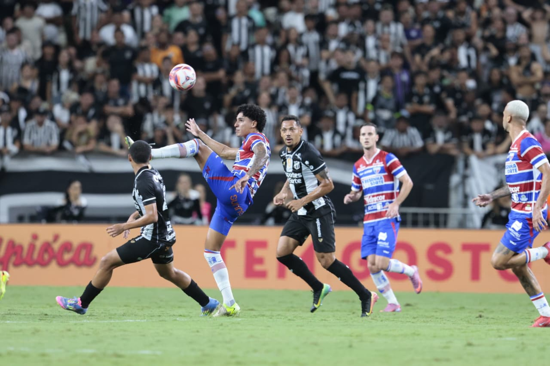 Partida entre Ceará e Fortaleza (Samuel Setubal/O POVO)